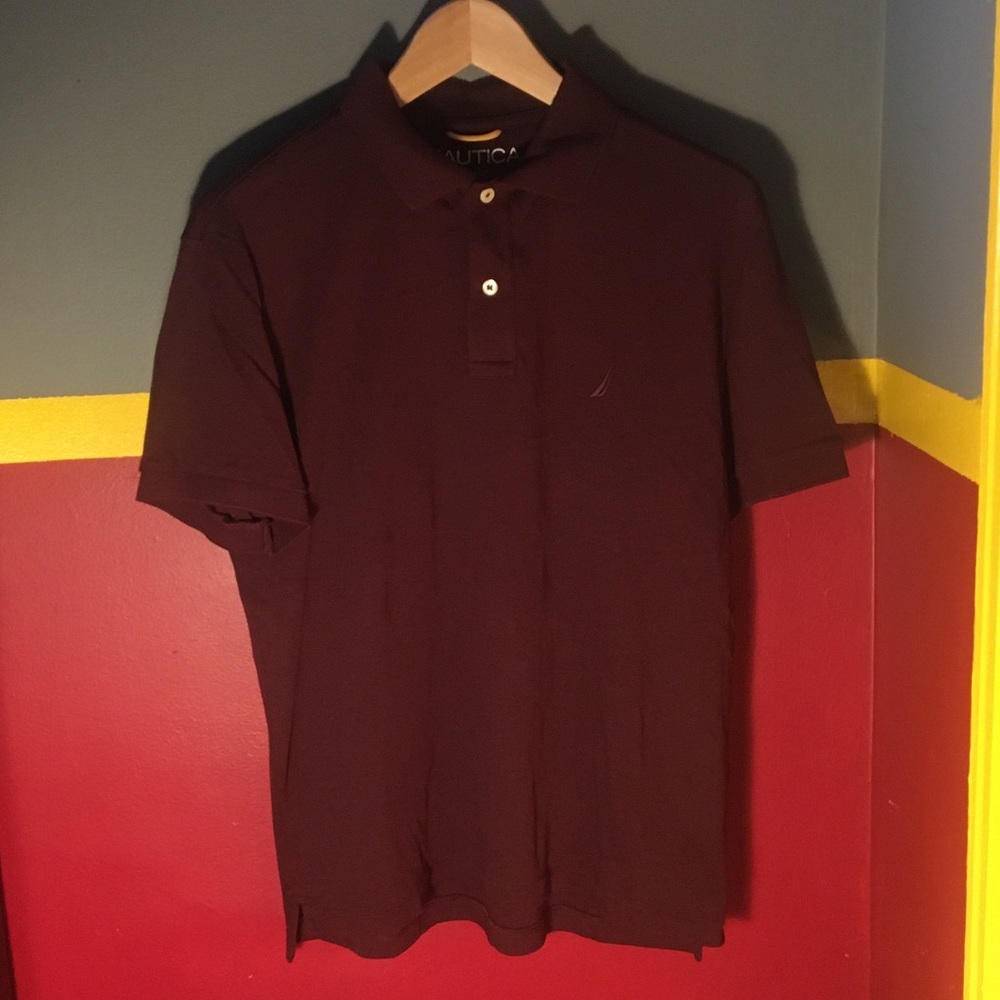 Size medium men’s Náutica collared shirt